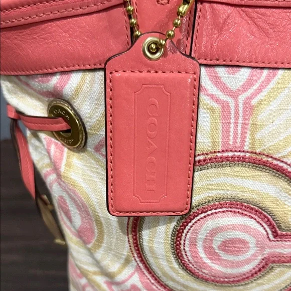 Coach set of 3 Coral and Cream shoulder bag wrestles , and card holder - Picture 5 of 17